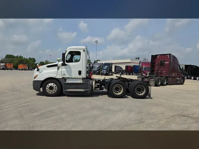 2019 Freightliner Cascadia 126e2debcb6fbd8f5def1051cac8e9ca9c1