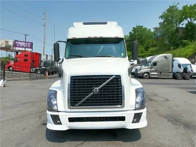 2016 VOLVO VNL64T670