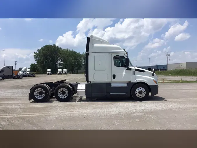2020 Freightliner Cascadia 126