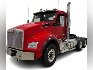 2027 Kenworth T880