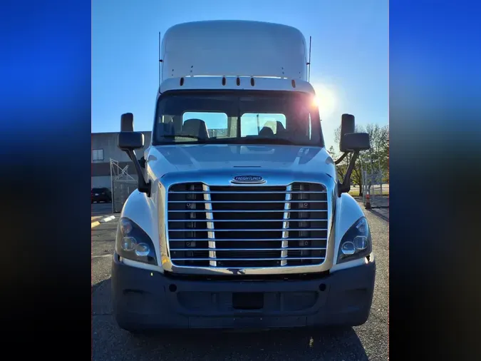 2019 FREIGHTLINER/MERCEDES CASCADIA 125e2eae2d0bc024bcfdfb118a93ceffb5a