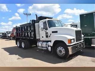 2009 MACK PINNACLE CHU613