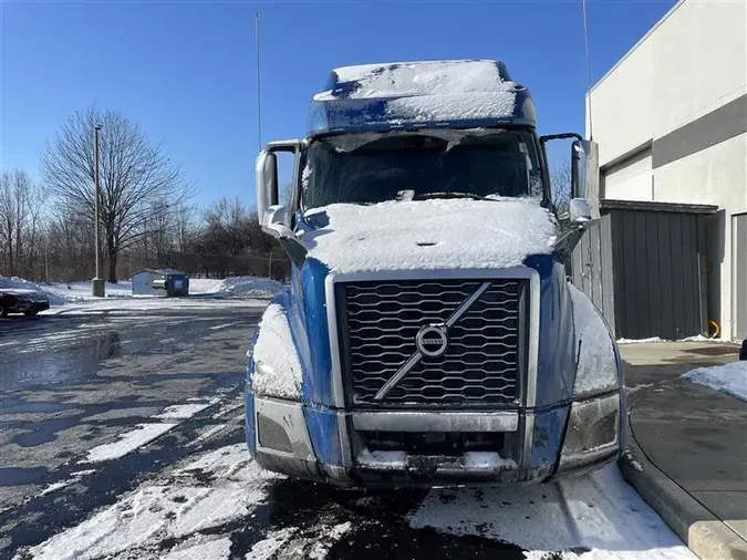 2021 VOLVO VNL760