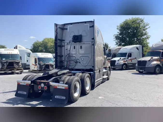 2022 Freightliner Cascadia 126