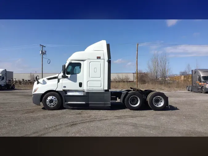 2021 Freightliner Cascadia 126