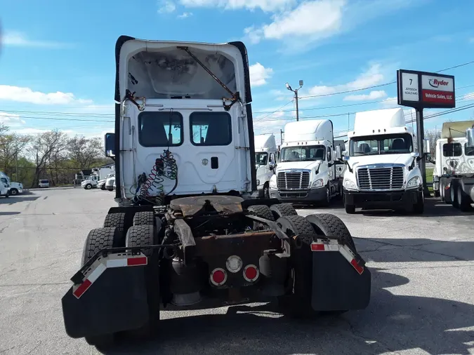 2016 FREIGHTLINER/MERCEDES CASCADIA 125