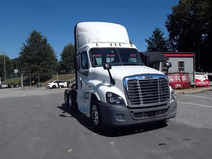 2020 FREIGHTLINER/MERCEDES CASCADIA 125e2f85b77dc0d5faca77c20f20c7a73b3