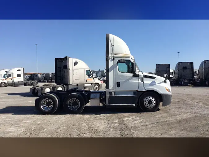 2020 Freightliner Cascadia 126