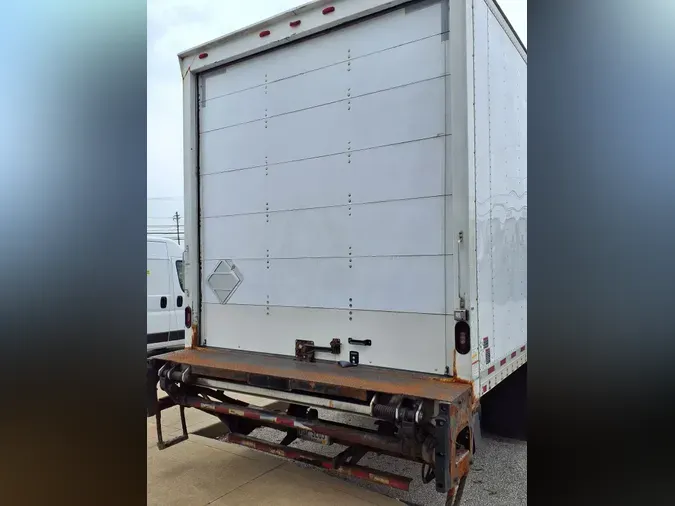 2017 FREIGHTLINER M2 106
