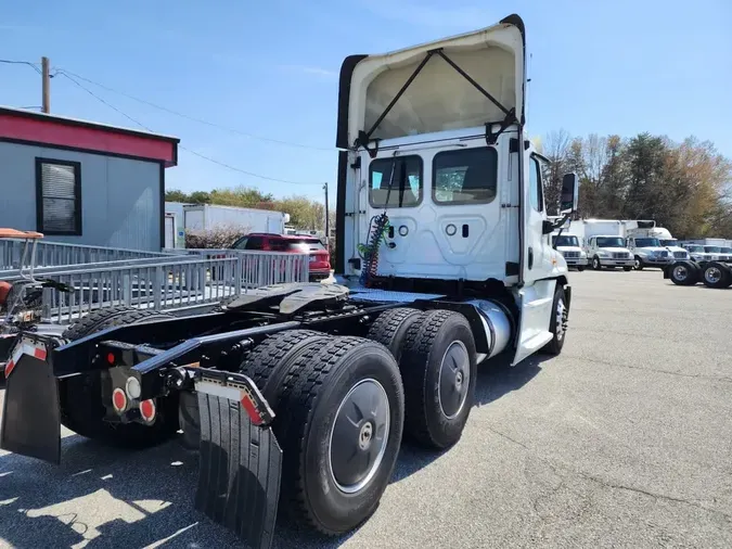 2018 FREIGHTLINER/MERCEDES CASCADIA 125