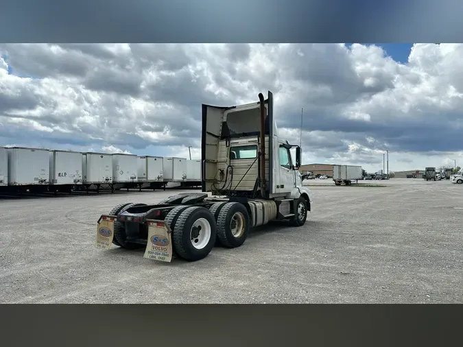 2015 Volvo VNL300