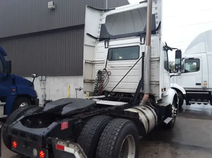 2019 VOLVO VNR42T 300