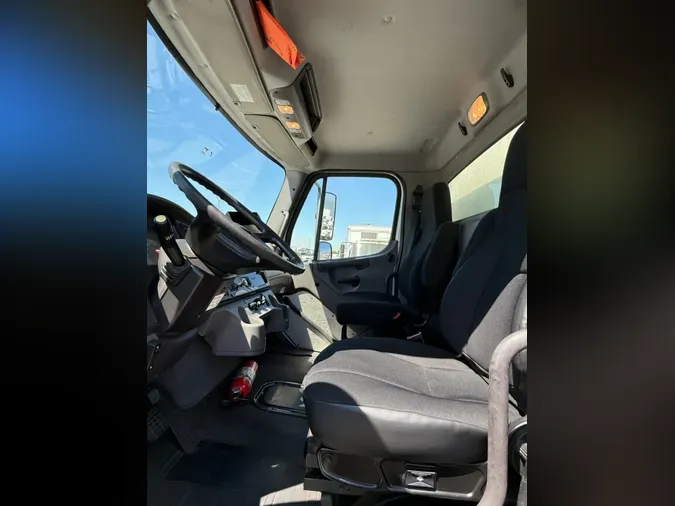 2021 FREIGHTLINER/MERCEDES M2 106e2fbbc876ef8b82d68f1baac41f7795e