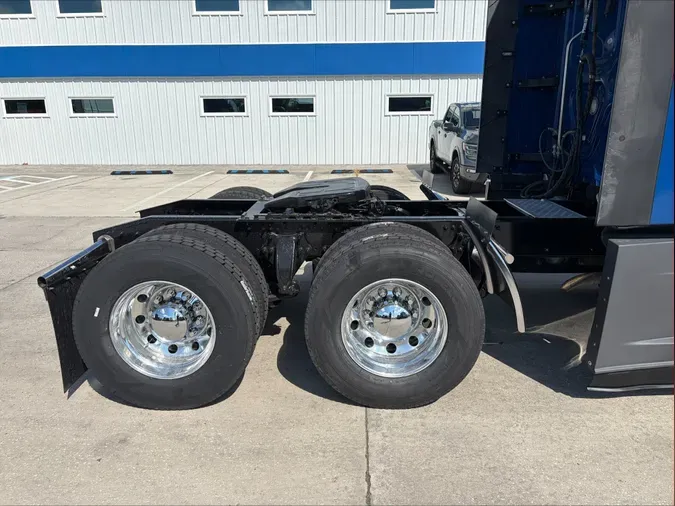 2022 Freightliner Cascadia 126e2fd822750f8cec006e01a99118b88e6