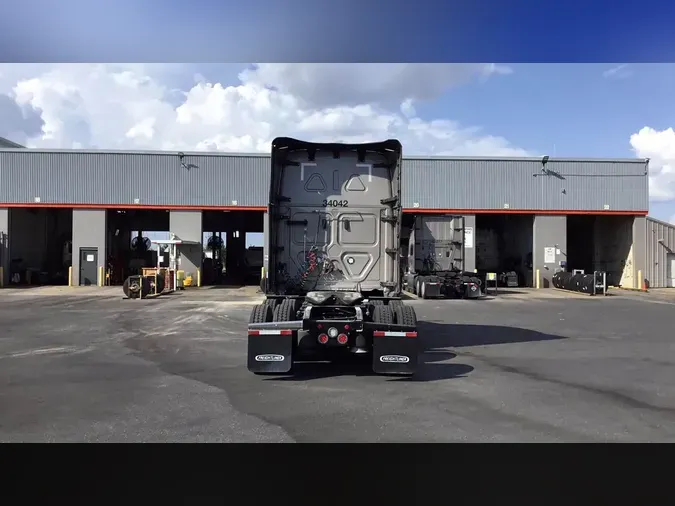 2025 Freightliner Cascadia 126