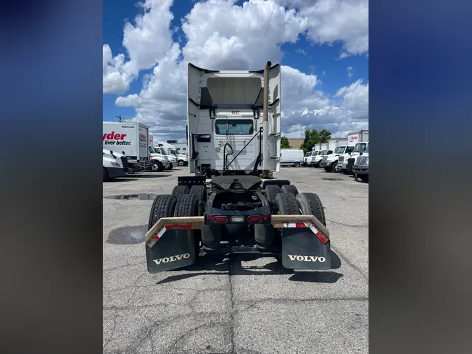 2017 VOLVO VNL64T