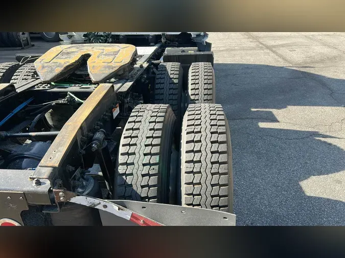 2019 Freightliner Cascadia 126