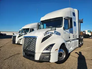 2020 VOLVO VNL64T760