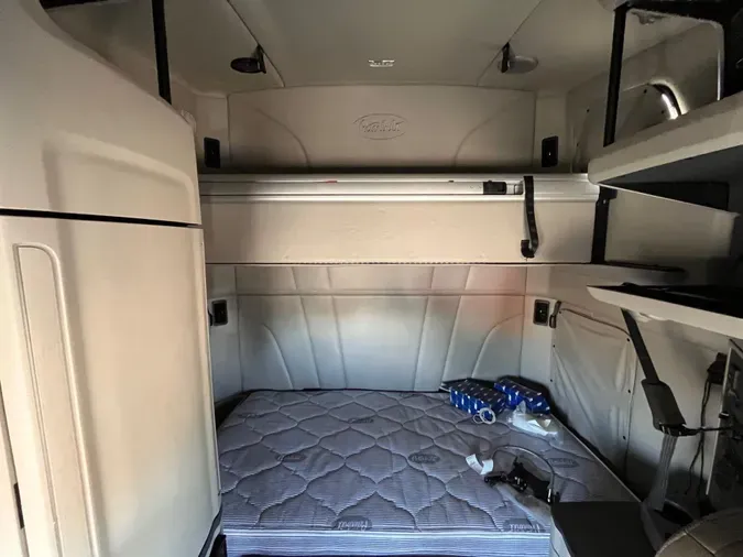 2023 Peterbilt 579