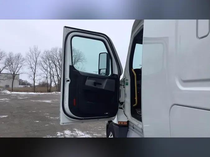 2022 Freightliner Cascadia 126