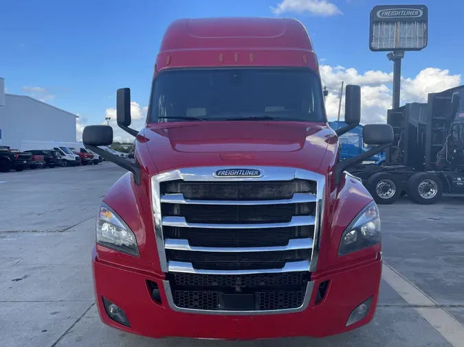 2020 Freightliner Cascadia 126