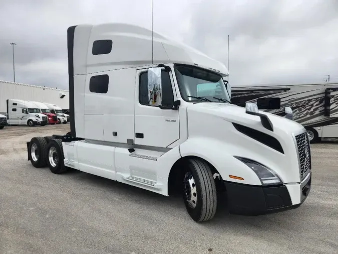 2020 VOLVO VNL64T760