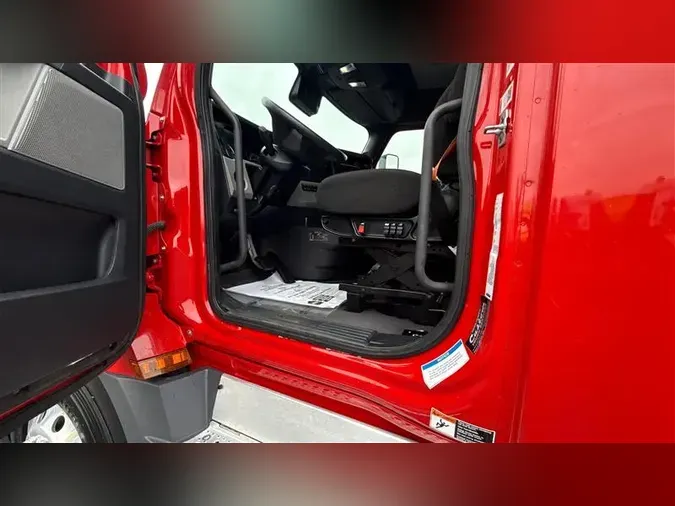 2022 FREIGHTLINER CA126