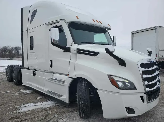 2023 FREIGHTLINER Cascadia 126