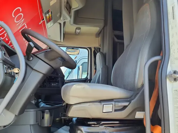 2020 VOLVO VNL64T-760