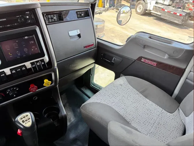 2023 Kenworth W900