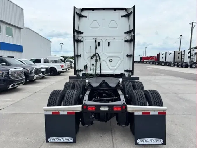 2023 Freightliner Cascadia 126