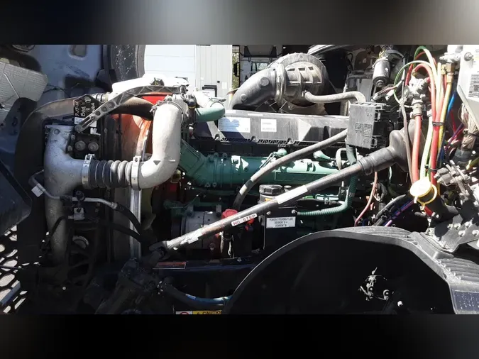 2018 Volvo VNL300
