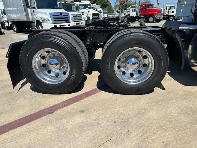 2019 VOLVO VNL64T760