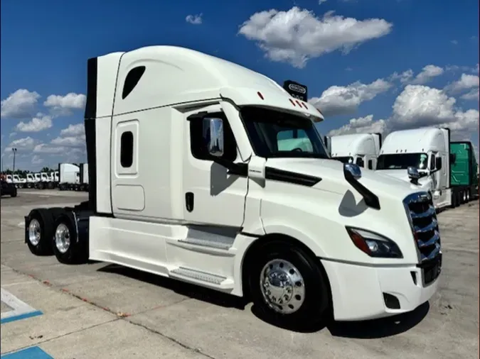 2023 Freightliner Cascadia 126