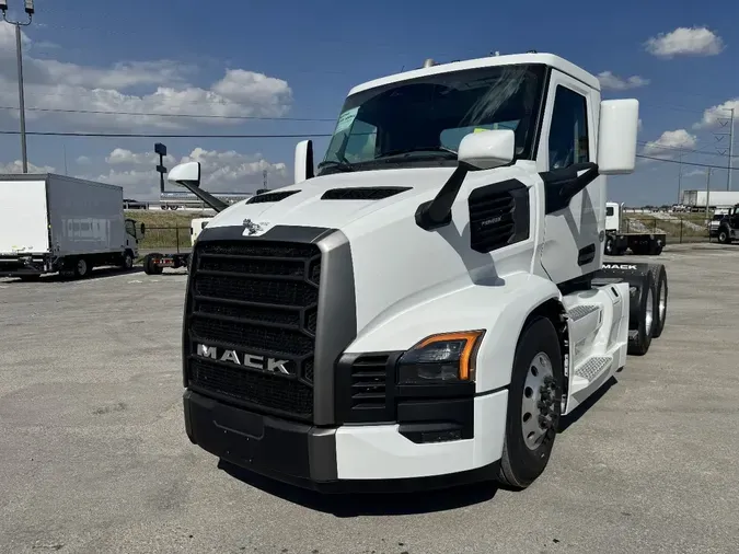 2026 MACK PIONEER 64T DAYCABe322c99e2959023eca925d480098030d
