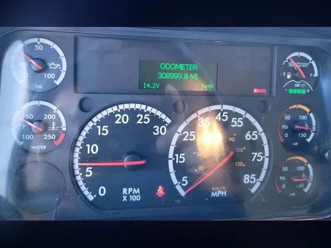 2018 FREIGHTLINER/MERCEDES M2 106