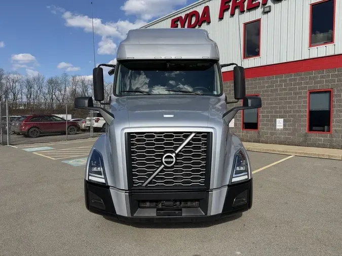 2022 Volvo VNL64T760