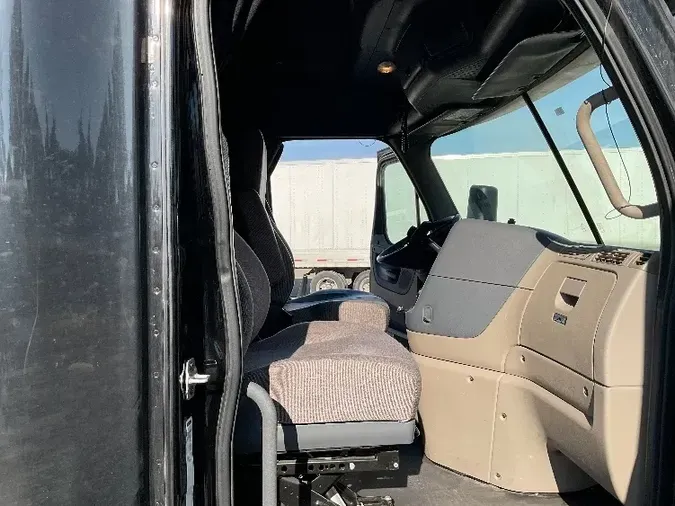 2017 Freightliner X12564ST