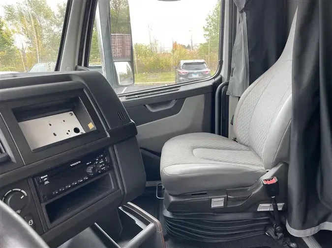 2020 VOLVO VNL860