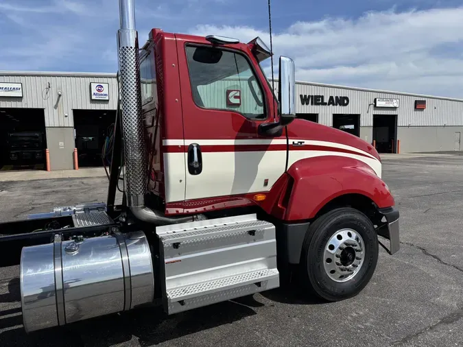 2027 International LT625e33e618f8736e3c7e0367ea39a62054c