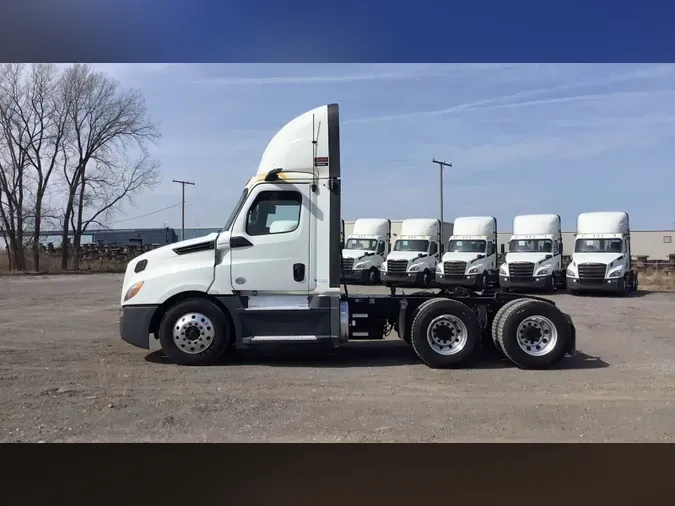 2020 Freightliner Cascadia 126