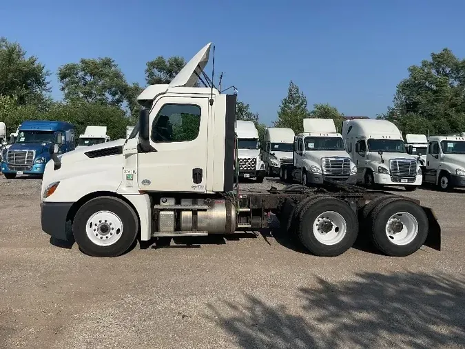 2018 Freightliner T12664ST