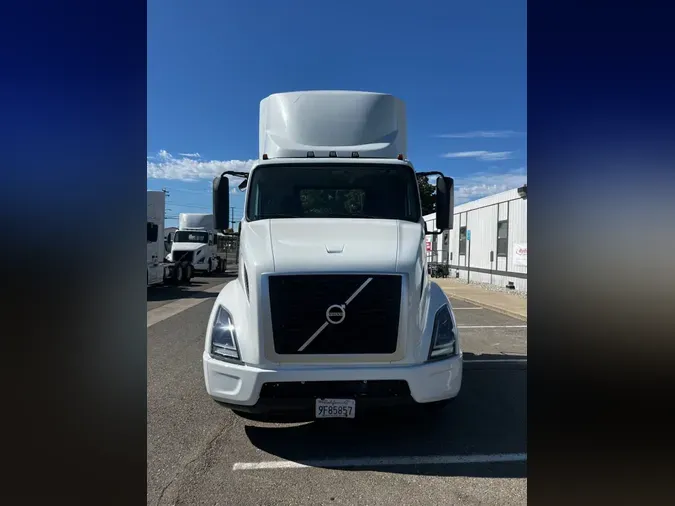 2018 VOLVO VNL64T-300