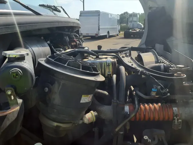2019 FREIGHTLINER M2 106