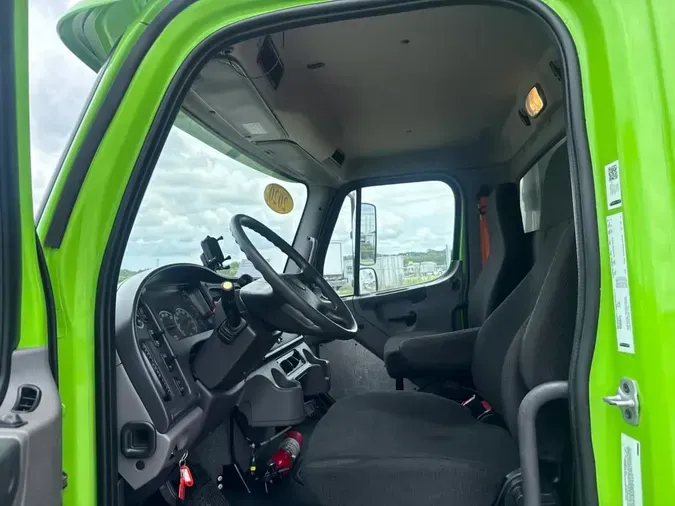 2020 FREIGHTLINER/MERCEDES M2 106