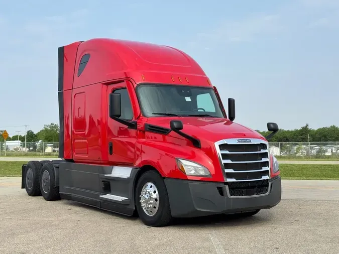 2022 FREIGHTLINER Cascadia 126
