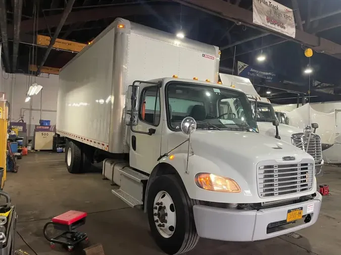 2019 FREIGHTLINER/MERCEDES M2 106
