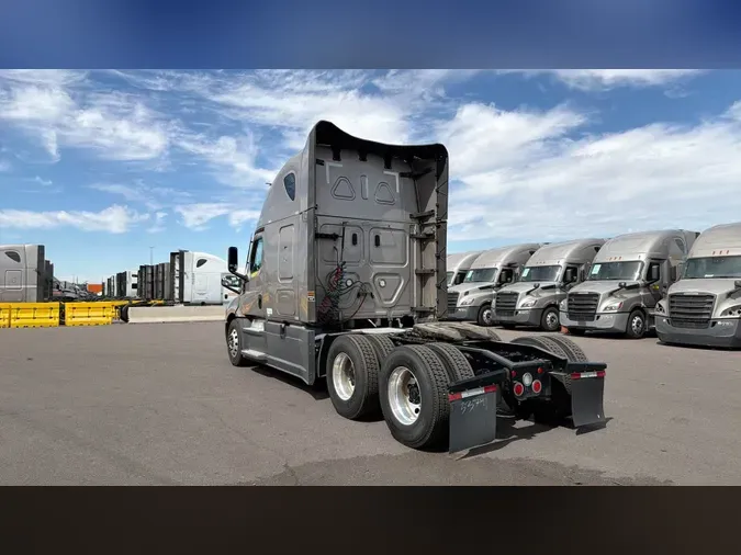 2025 Freightliner Cascadia 126