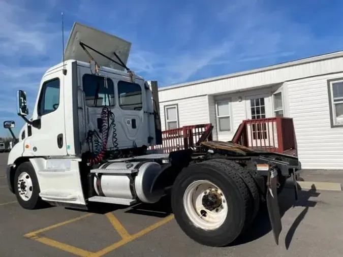 2017 FREIGHTLINER/MERCEDES CASCADIA 113