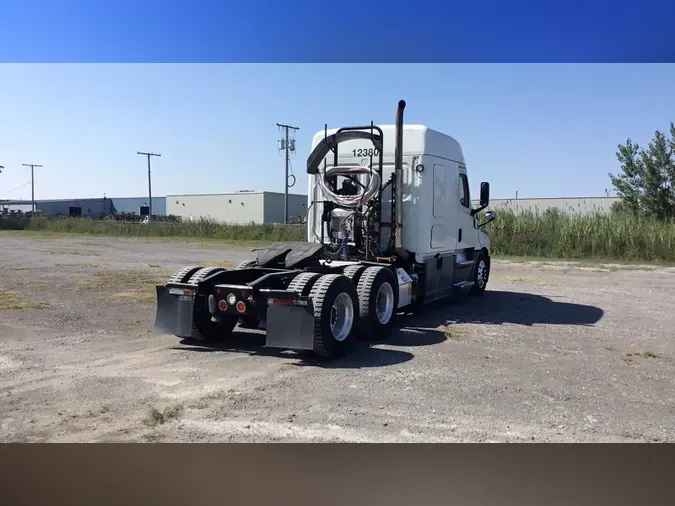 2020 Freightliner Cascadia 126